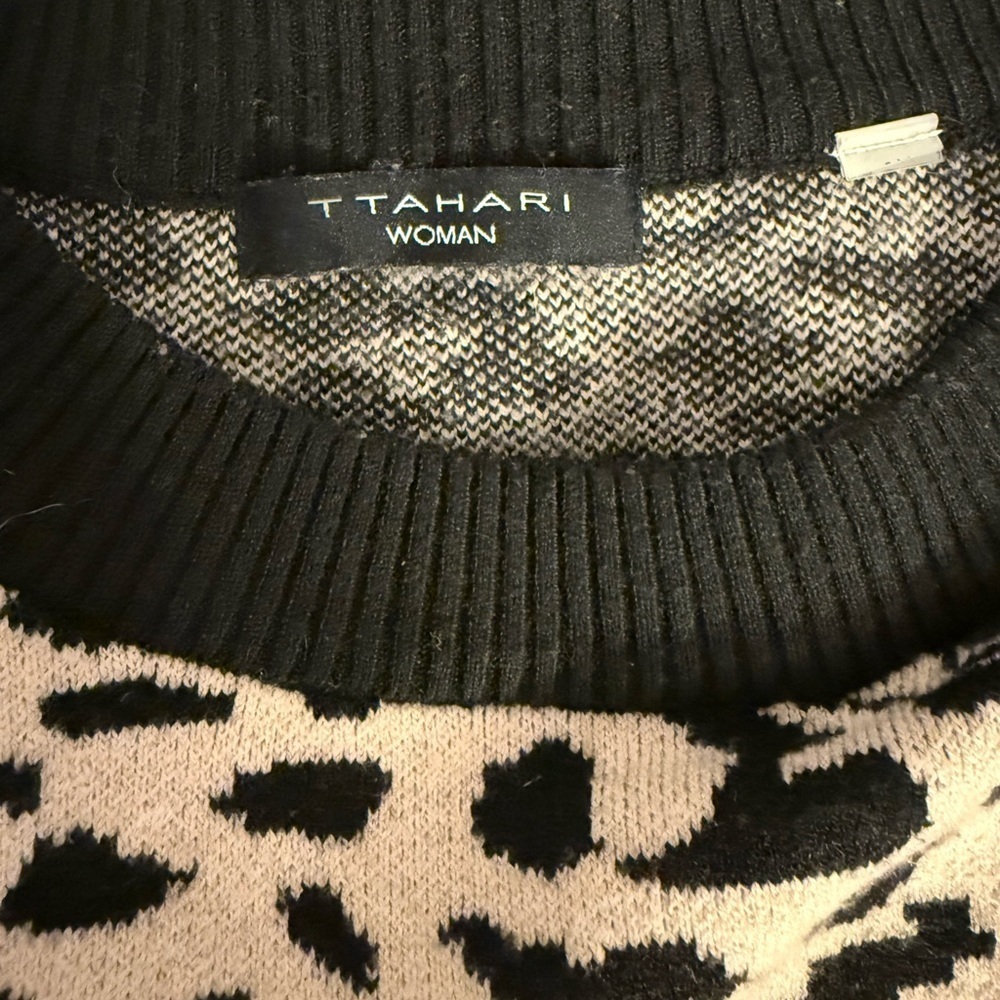 T Tahari Woman Cheetah Print Crew Neck Sweater Size 1X Baddie Cozy Eclectic Chic - Picture 14 of 16